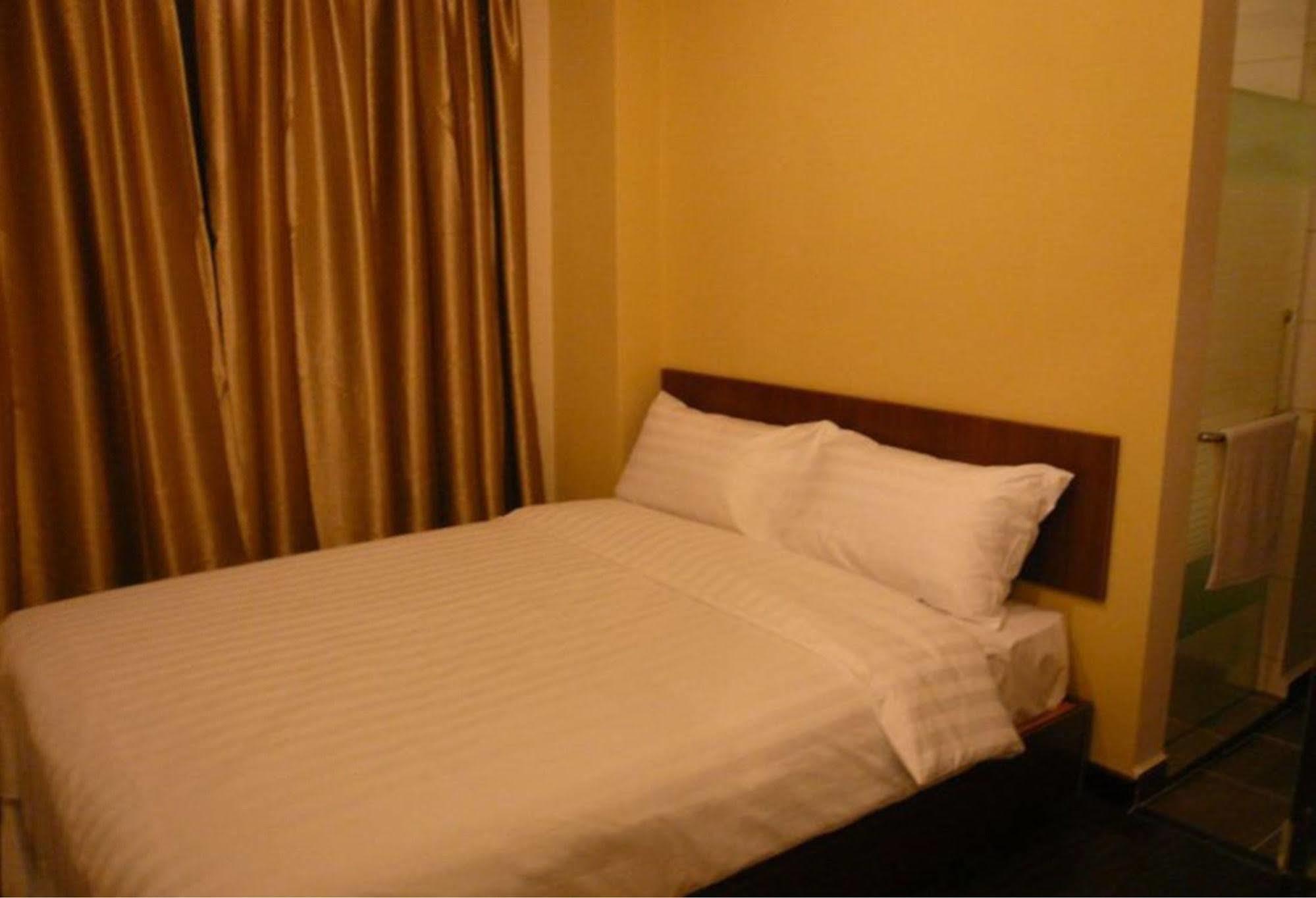 101 Lake View Hotel Puchong Exterior photo