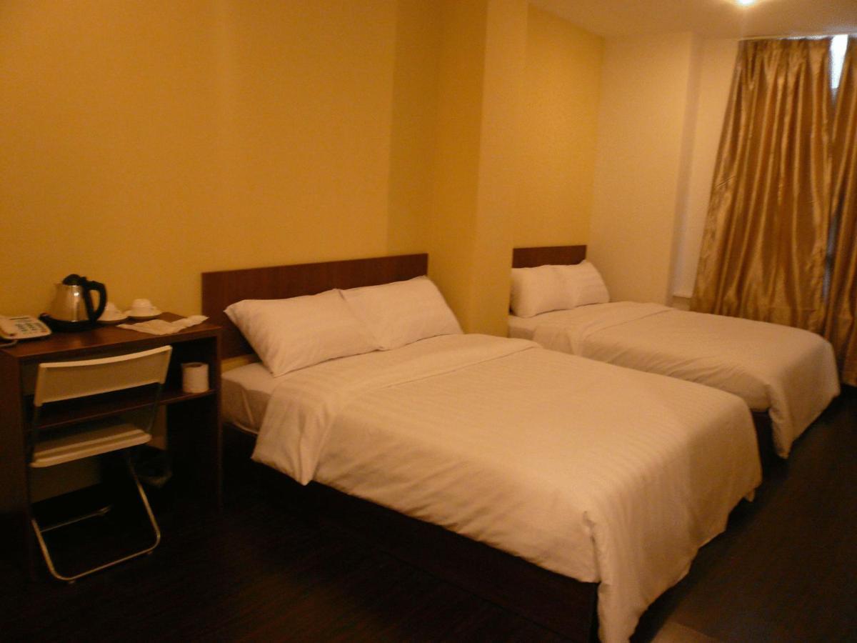 101 Lake View Hotel Puchong Room photo